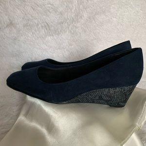 NWOT Aerosoles Snake Print Wedge